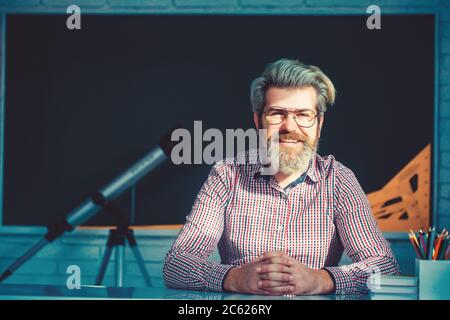 Aristokrat mit berd-Gelehrter in der Elite-Hochschule. Stockfoto