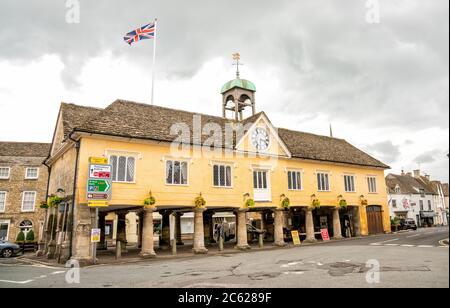 The Historic Market House, Tetbury, Cotswolds, Gloucestershire, Großbritannien. Erbaut 1655 und ist ein denkmalgeschütztes Gebäude. Stockfoto