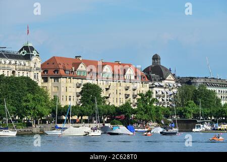 Zürich, Schweiz - 14. Juni 2017: Blick von der Stadt Zürich auf den Utoquai Kai, Kanton Zürich Schweiz Stockfoto