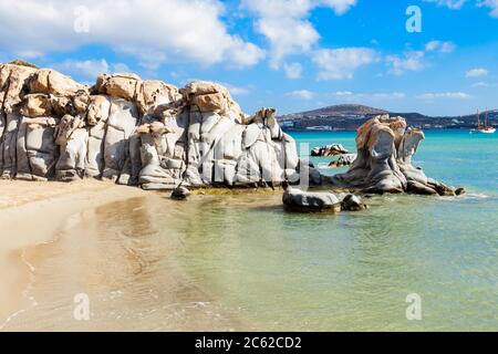 Strand Kolimbithres mit Schönheit Stein Felsen auf der Insel Paros in Griechenland Stockfoto