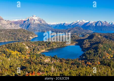 Nahuel Huapi Nationalpark Panoramablick vom Cerro Campanario Aussichtspunkt in Bariloche, Patagonia Region in Argentinien. Stockfoto