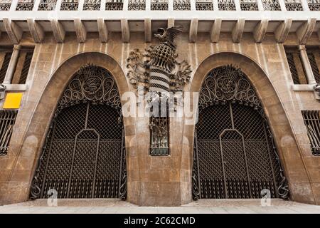 Güell Palast oder Palau Güell ist mansion entworfen von Antoni Gaudi auf der Carrer Nou De La Rambla in Barcelona, Katalonien, Spanien Stockfoto