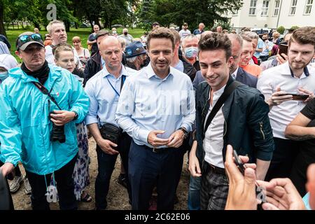 Breslau, Polen. Juli 2020. 6. Juli 2020 Strzelin Polen Kandidat für den polnischen Präsidenten Rafal Trzaskowski von der Bürgerkoalition bei der Wahlkundgebung in Strzelin Quelle: Krzysztof Kaniewski/ZUMA Wire/Alamy Live News Stockfoto