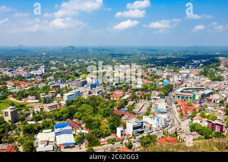 Kurunegala Stadt Antenne Panoramablick von Samadhi Buddha Statue Sicht auf den Elephant Rock, Sri Lanka Stockfoto