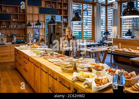 Frühstück in Hotel Schiff in Hittisau, Österreich Stockfoto