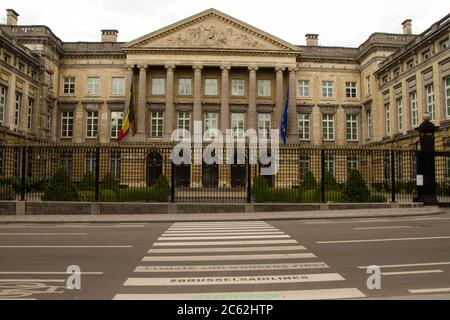 Palast der Nation in Brüssel, rue de la Loi.der Palast der Nation ist ein neoklassizistisches Gebäude, das das belgische Bundesparlament, rue d beherbergt Stockfoto