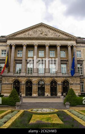 Palast der Nation in Brüssel, rue de la Loi.der Palast der Nation ist ein neoklassizistisches Gebäude, das das belgische Bundesparlament, rue d beherbergt Stockfoto