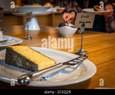 Frühstück in Hotel Schiff in Hittisau, Österreich Stockfoto