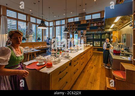 Frühstück in Hotel Schiff in Hittisau, Österreich Stockfoto