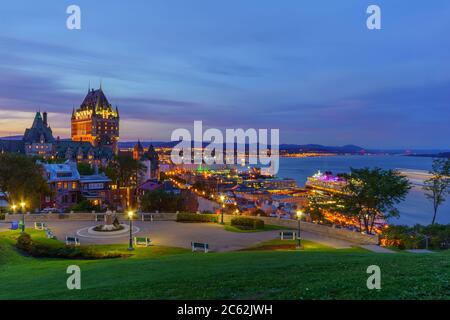 Sonnenuntergang Blick auf die Altstadt und die St. Lawrence River von der Zitadelle aus, Quebec City, Quebec, Kanada Stockfoto