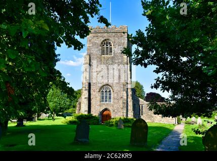 Der Turm der St. Wilfrid’s Church in Ribchester. Stockfoto