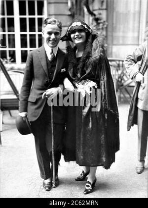 CHARLIE CHAPLIN und POLA NEGRI 1922 Candid News Photo Stockfoto