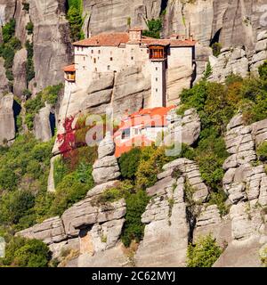 Das Kloster Rousanou oder St. Barbara Kloster von Meteora. Meteora ist einer der größten integrierten Komplexe von orthodoxen Klöstern in Griechenland Stockfoto