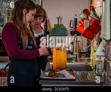 Workshop zu Schokoladentrüffeln in Grevenbroich, Deutschland Stockfoto