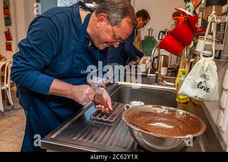 Workshop zu Schokoladentrüffeln in Grevenbroich, Deutschland Stockfoto