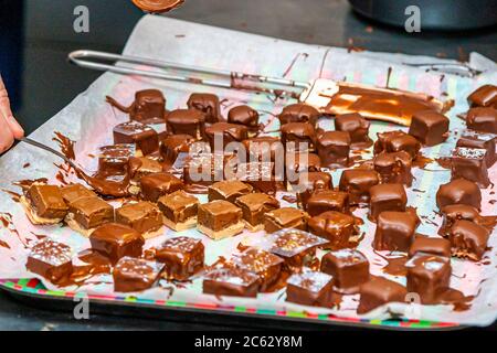 Workshop zu Schokoladentrüffeln in Grevenbroich, Deutschland Stockfoto