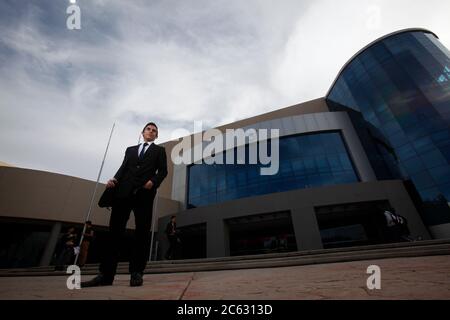 Studenten, Monterrey Technological Institute, Juarez Campus, Bildung, Studenten, Bildungssystem, Executive, erfolgreiche Studenten, Erfolg, in einem Anzug gekleidet, Herausforderung, Absolvent, Ex-Student, exa tec, exatec, Unternehmen, Geschäftsmann, Unternehmer (Foto: Von JoseLuisGonzalez / NortePhoto.com) Estuduantes de la universidad, Instituto Tecnológico de Monterrey, Campus Juarez, educacion, universitarios, sistema educativo, ejecutivo, estudiante exitoso, exito, vestido de traje, reto,graduado, ex alumno, exa tec, exatec, negocios, empresario Luis, emprendedor Stockfoto