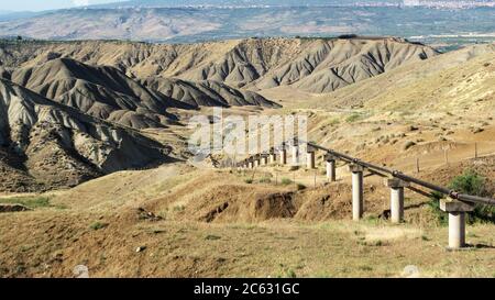 badlands sind erodierte Felsformation der Binnenlandschaft in Sizilien Wahrzeichen der Natur Stockfoto