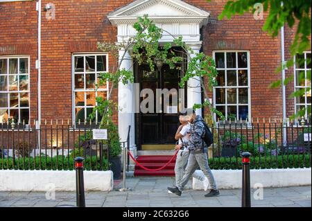 Windsor, Berkshire, Großbritannien. Juli 2020. Das Sir Christopher Wren Hotel in Windsor, Berkshire, ist nach der Sperrung durch das Coronavirus noch vorübergehend geschlossen. Quelle: Maureen McLean/Alamy Live News Stockfoto