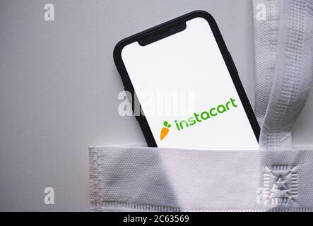 Instacart App Logo auf dem Smartphone-Bildschirm. Stockfoto