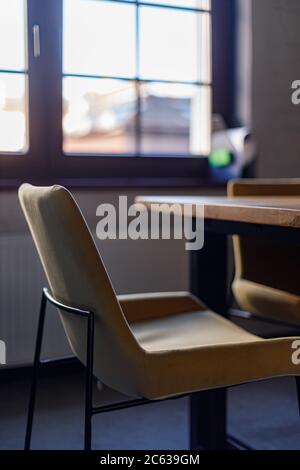 Aestetic Business Innenbüro Meetingraum mit Tisch und Stühle Stockfoto