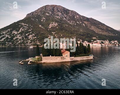 Montenegro. Die Stadt Perast. St. George's Island. St. George's Church. Stockfoto