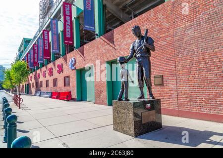 Fenway Park ist ein Baseballpark in Boston, Massachusetts, in der Nähe des Kenmore Square. Seit 1912 ist es die Heimat der Boston Red Sox Stockfoto