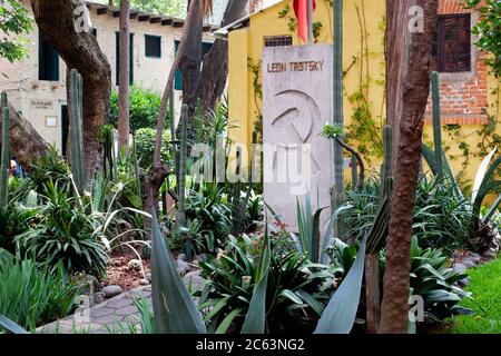 Das Grab Leo Trotzkis in seinem Haus in Coyoacan, Mexiko-Stadt Stockfoto