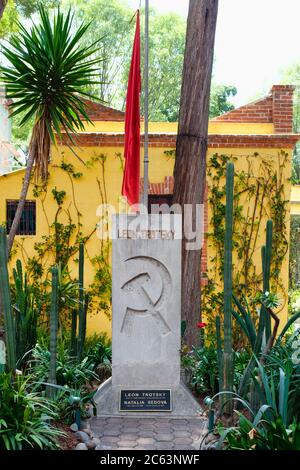 Das Grab Leo Trotzkis in seinem Haus in Coyoacan, Mexiko-Stadt Stockfoto