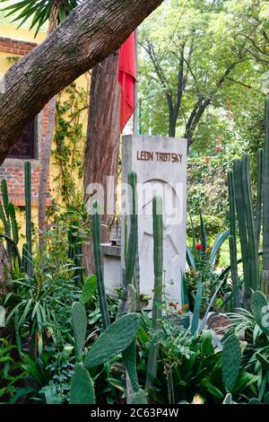 Das Grab Leo Trotzkis in seinem Haus in Coyoacan, Mexiko-Stadt Stockfoto