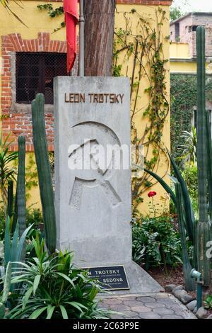 Das Grab Leo Trotzkis in seinem Haus in Coyoacan, Mexiko-Stadt Stockfoto