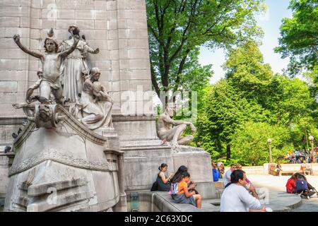 New York City/USA - 25. Mai 2019 das USS Maine Monument am Merchants' Gate an der Südwestecke im Central Park in New York City. Stockfoto