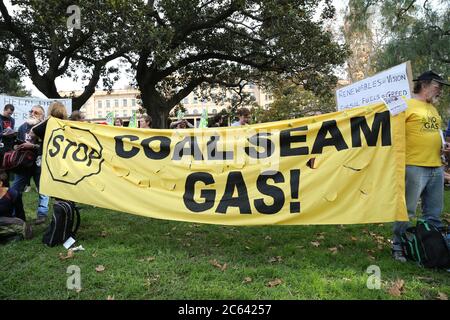 ‘S„Top Coal Naht Gas“-Demonstranten nahmen an der „March ‘MMay“-Kundgebung im Belmore Park, Sydney, Teil. Stockfoto