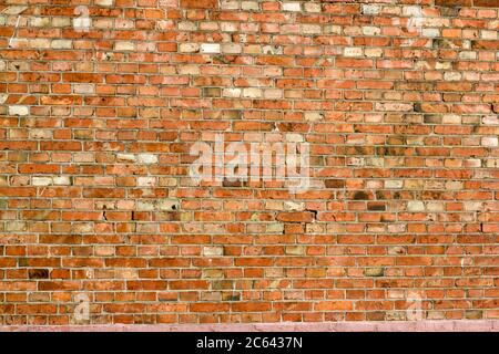 Alte rote Ziegelmauer. Hintergrund mit Kopierbereich Stockfoto