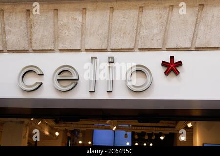 Bordeaux , Aquitaine / Frankreich - 07 05 2020 : Celio Zeichen Logo speichern auf Baubekleidung Mode-Shop Stockfoto