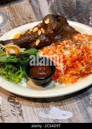 Ein Teller Lamb Biryani auf einem Tisch Stockfoto