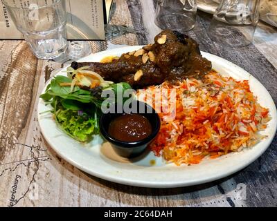 Ein Teller Lamb Biryani auf einem Tisch Stockfoto