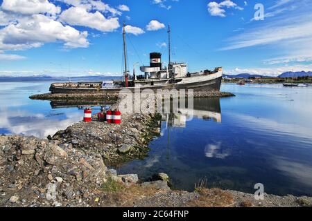 St. Christopher Schiffswrack in Ushuaia Stadt auf Feuerland, Argentinien Stockfoto