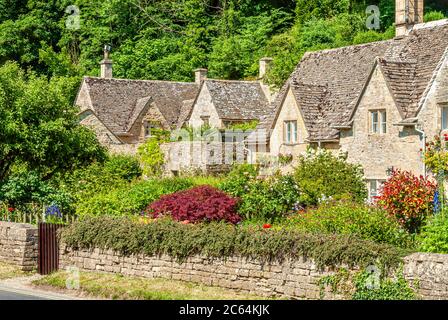 Traditionelle Weaver Cotswolds-Cottages in Bibury in der Nähe von Cirencester, Südostengland Stockfoto