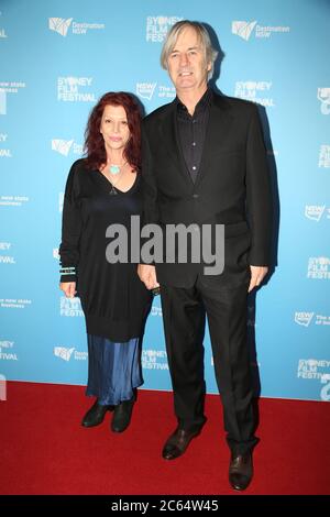 Der australische Fernseh- und Filmschauspieler, Produzent und Regisseur John Jarratt (Wolf Creek) trifft auf dem roten Teppich bei der australischen Premiere von The Rove ein Stockfoto