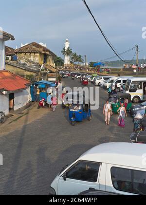 dh Forts Stadtmauer Straße GALLE FORT SRI LANKA Sri Lanka Tuk Tuk Touristen Szene Rikscha Tuks Stockfoto