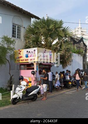 dh Fast Food Hot Roti Shop GALLE FORT SRI LANKA Sri Lanka Fastfood Stall Menschen Straßenszene Stockfoto