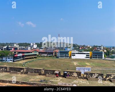 dh Galle Cricket Club Ground GALLE FORT SRI LANKA Menschen auf Festung Wälle über Blick Sri lanka Grillen Stadion Spiel Stockfoto