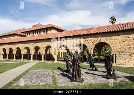 Die historischen Bögen auf dem Campus der Stanford University, in Bay Area, Kalifornien. Stockfoto