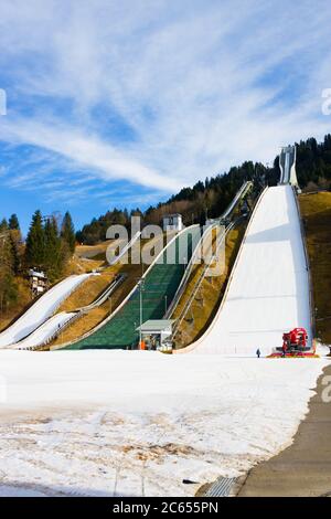 Garmisch Partenkirchen, Deutschland - 20. Februar 2020: Eine der ältesten Schanzen der Welt im Wintersport-Olympiastadion. Sie wurde ursprünglich für den gebaut Stockfoto