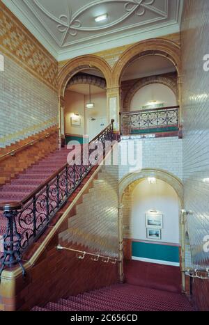 1996, Eröffnung des neu renovierten Palace Hotels, Manchester, North West England, UK, formell die Büros der Refuge Insurance Company, die die berühmte Teracotta Fliesen zeigt Stockfoto