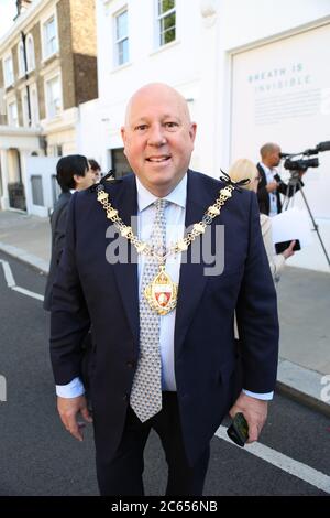 Erstmals 2010 in den Rat gewählt, vertritt Stadtrat Hargreaves den Chelsea Riverside Bezirk und war ab 2013 Mitglied des Kabinetts und Führungsteams. Während dieser Zeit hatte er verschiedene Ressorts inne, darunter Engagement in der Gemeinschaft, Sicherheit in der Gemeinschaft, Planung, Verkehr, Kultur und Freizeit. Er diente als Bürgermeister der Consort von 2017-2019. Gerard hat den Bezirk in der Greater London Reserve Force and Cadets Association vertreten und als Rat zum Treuhänder im Al Manaar, Muslim Cultural Heritage Centre ernannt. Ratsmitglied Hargreaves sagte: „Es ist eine große Ehre, von meinen Kollegen gewählt zu werden. Stockfoto