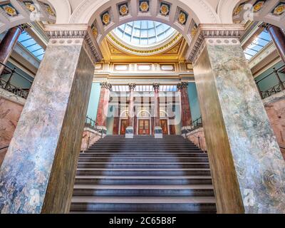 London, Großbritannien. Etwa Im November 2019. Innenbereich der Haupthalle des Nationalgalerie Museums, eines der wichtigsten kulturellen Sehenswürdigkeiten Stockfoto