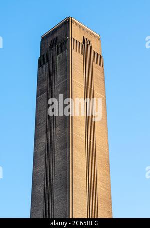 Turm der Tate Modern Gallery in London, Großbritannien Stockfoto