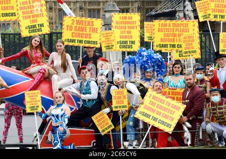 London, Großbritannien. Juli 2020. Save the Circus während der COVID-Krise machen Protestierende eine Tour durch Westminster, um sich für die Finanzierung zu blobbyieren. Quelle: PjrFoto/Alamy Live News Stockfoto